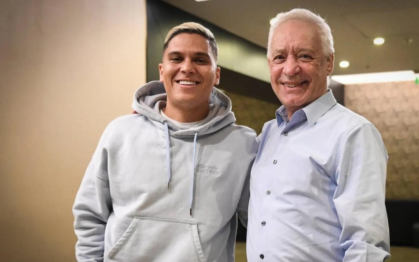Imagen Víctor Blanco avisó que para llevarse a Juanfer, primero deberán "hablar con Racing"