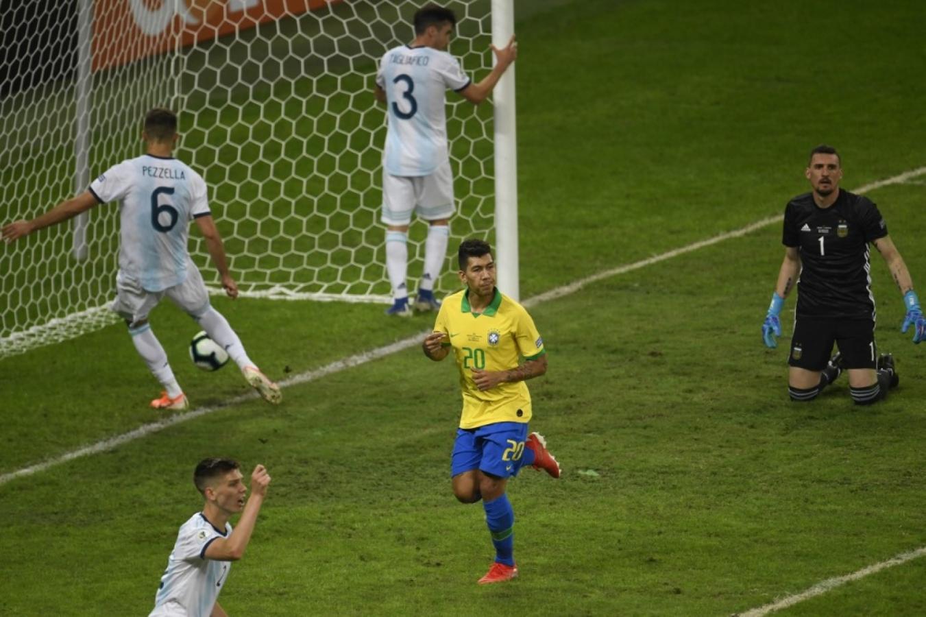 Imagen Bobby Firmino sentencia el clásico después de una gran contra. Brasil a la final, Argentina en busca del tercer puesto.