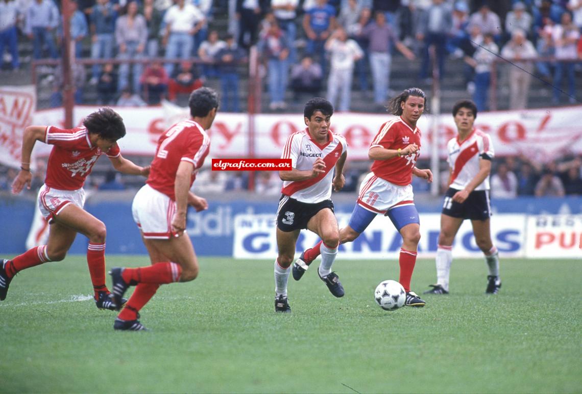 Su paso por el Millonario fue entre 1988 y 1992.