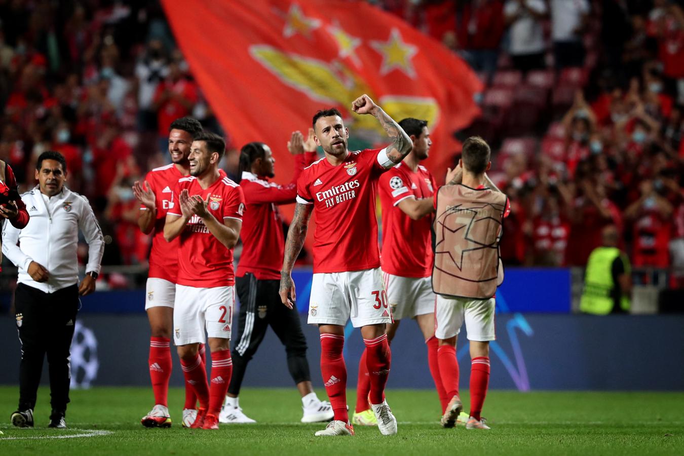 Imagen Otamendi, titular en la contundente victoria de Benfica ante Barcelona (Pedro Fiuza / NurPhoto / NurPhoto via AFP)