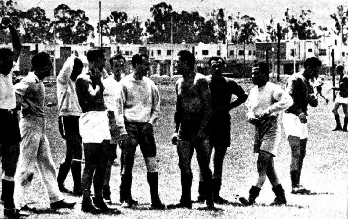 Mi primer día de fútbol en México: entrenamiento del Plantel del España. Allí están Blasco, Lángara, "Cubanaleco", Haedo, Fernando García, el entrenador costarricense, y Septiem, el único mexicano que integraba el equipo.