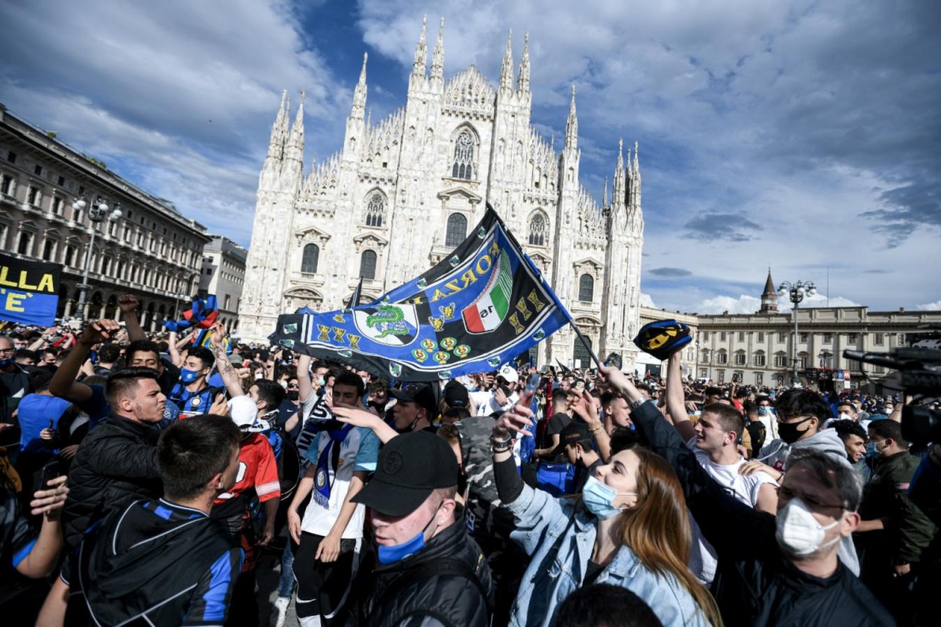 Los hinchas de Inter, de festejo después de 11 años (Piero CRUCIATTI / AFP)