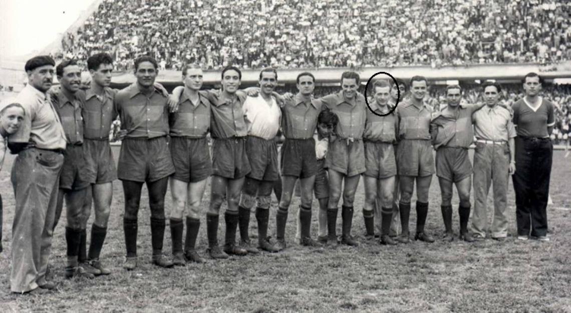 Imagen Sas , marcado en círculo con la azul y oro en 1940. Fueron campeones.