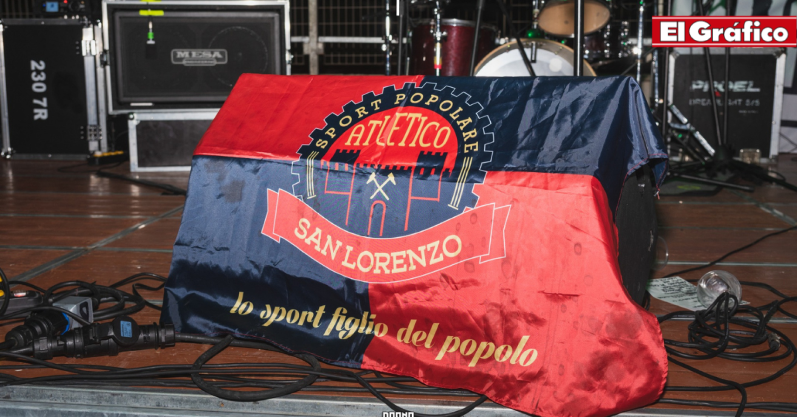 Imagen La bandera y el escudo del Sport Popolare Atletico San Lorenzo