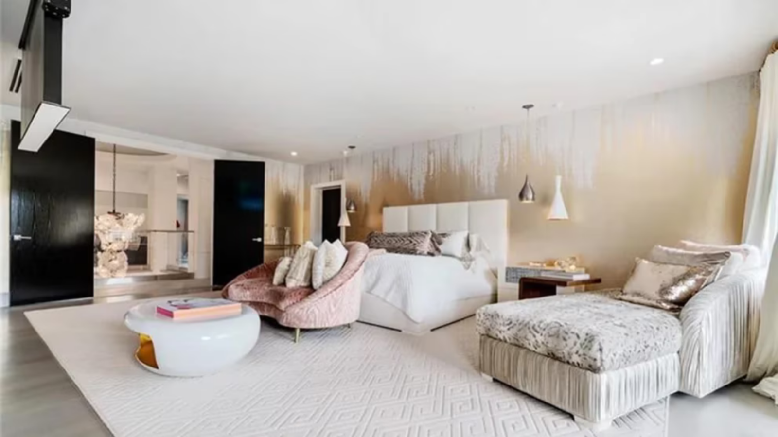 Imagen La habitación principal de la nueva mansión de Lionel Messi.