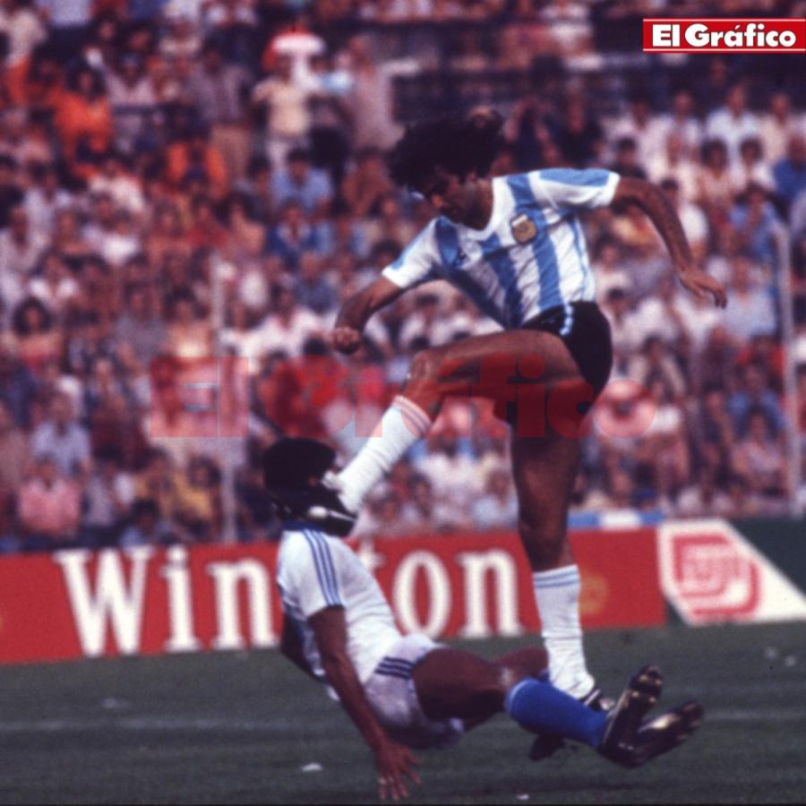 Imagen Mario Kempes, otra de las figuras presentes en el triunfo ante El Salvador.