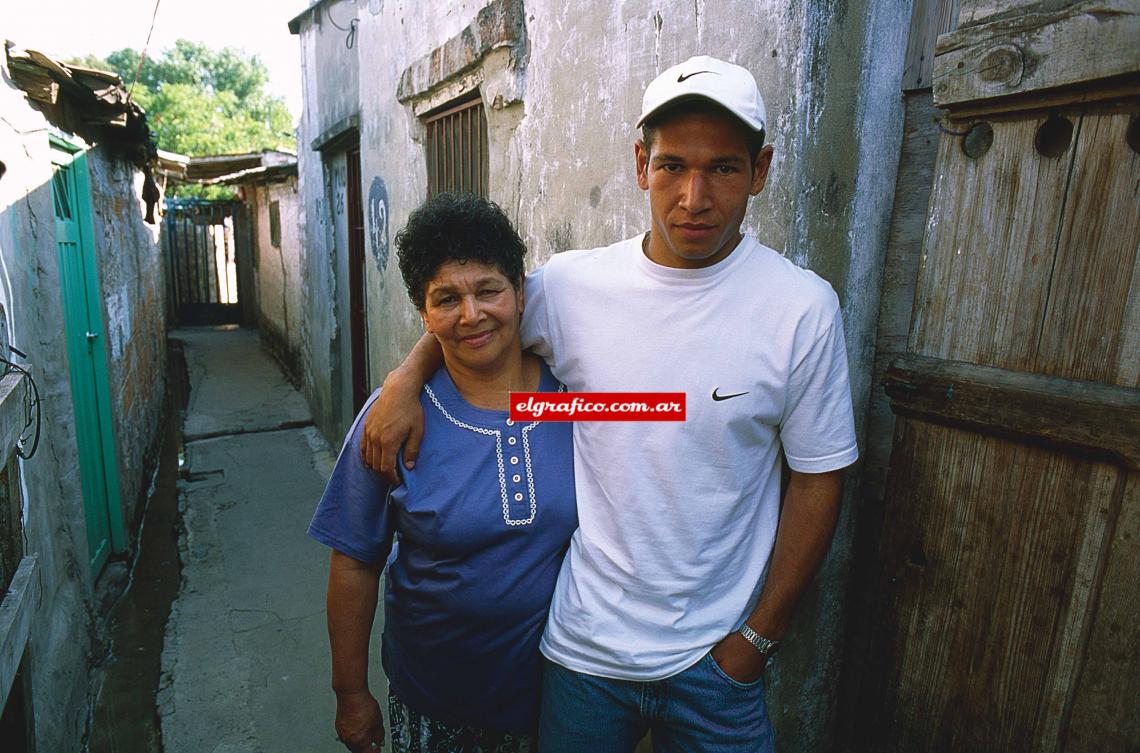 Imagen El Chipi junto a su mamá Marta.