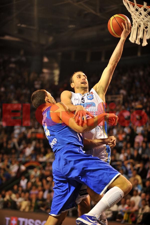 "Manu" Ginobili en acción, un deportista extraordinario.