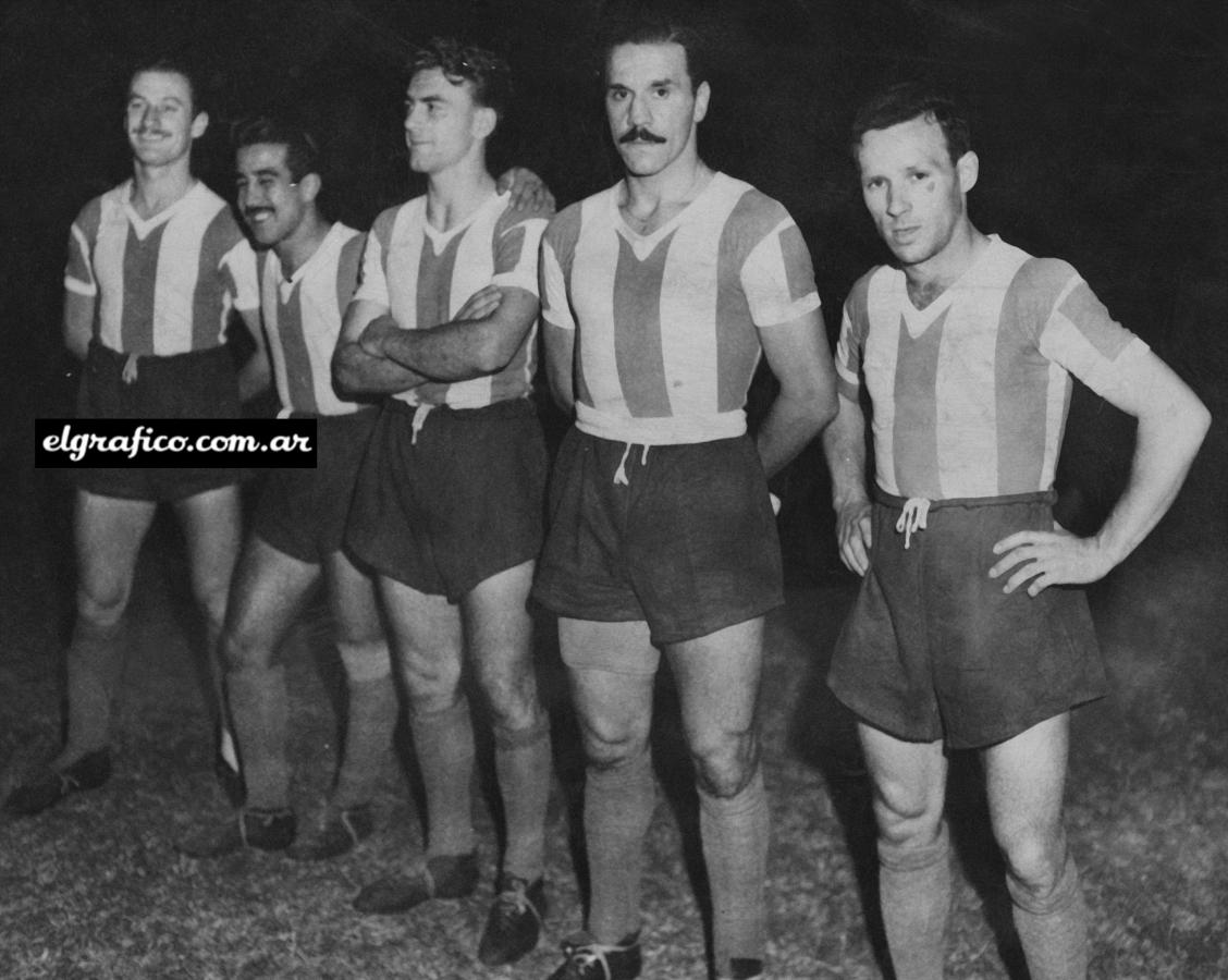 El ataque del 47 en Guayaquil… Ahí está Alfredo Di Stéfano, que se alternaba con Pontoni… Yo estaba para terminar la linda que hacían ellos –dice Boyé- . Ellos son: Méndez, Moreno y Loustau, más Alfredo y más Pontoni.