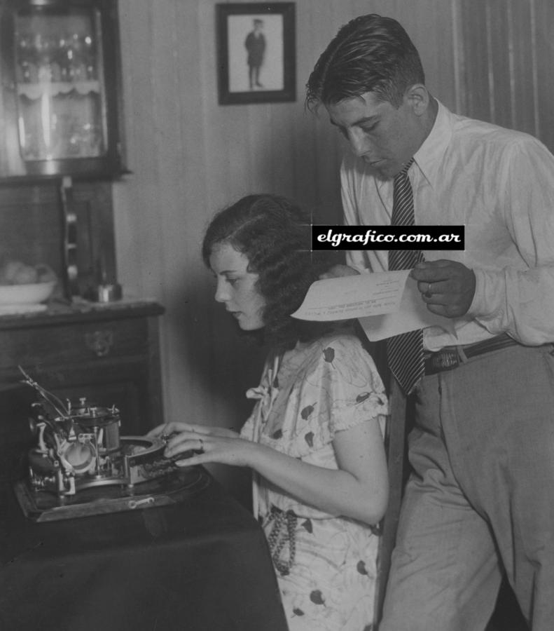 La bella Pilar Bravo fue dactilógrafa antes de conocer y casarse con Justo Suárez. El matrimonio parecia perfecto.