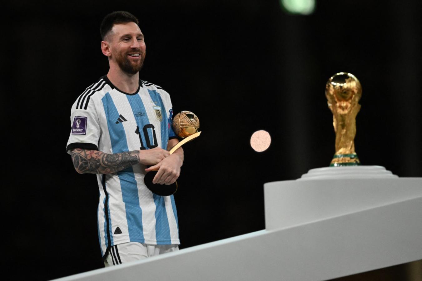 Imagen Messi en la premiación, rumbo al momento más esperado (AFP)