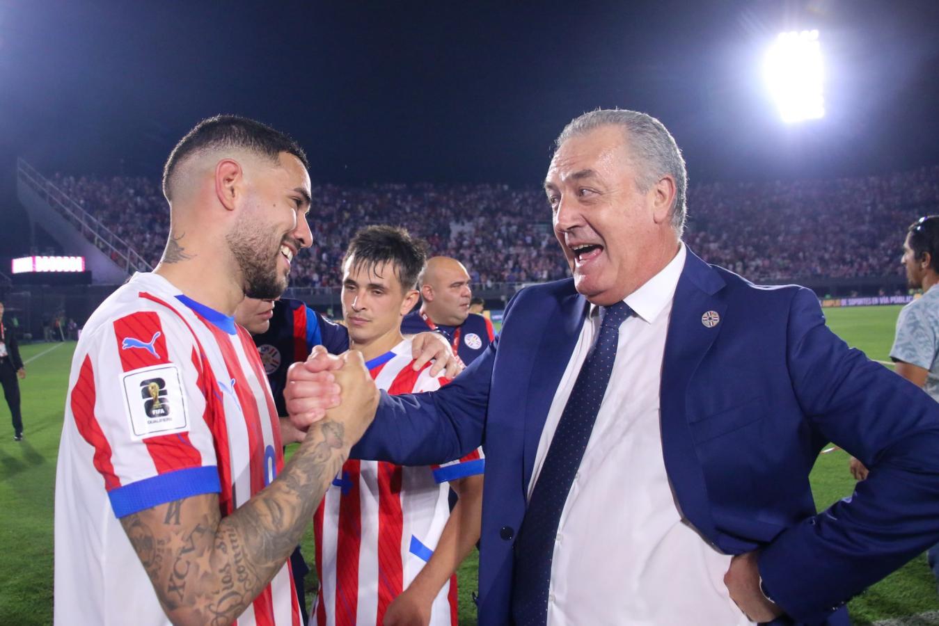 Imagen La alegría de Gustavo Alfaro tras el triunfo de Paraguay ante Venezuela.