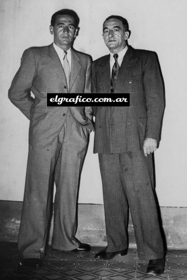 Jorge Héctor Alberti en compañía de su hermano Agustín, que también fue un gran back de Huracán ocupando el mismo puesto. Entre uno y otro hay quince años de diferencia. Los ocho hermanos Alberti defendieron la casaca del Globito.