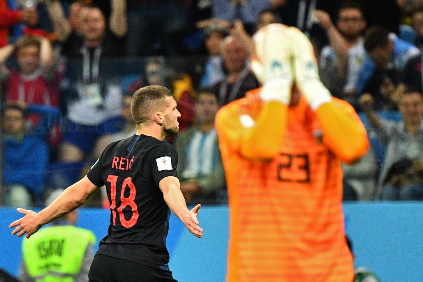 Imagen El blooper de Wilfredo Caballero inició la goleada 3-0 de Croacia en Rusia 2018 (Johannes EISELE / AFP)