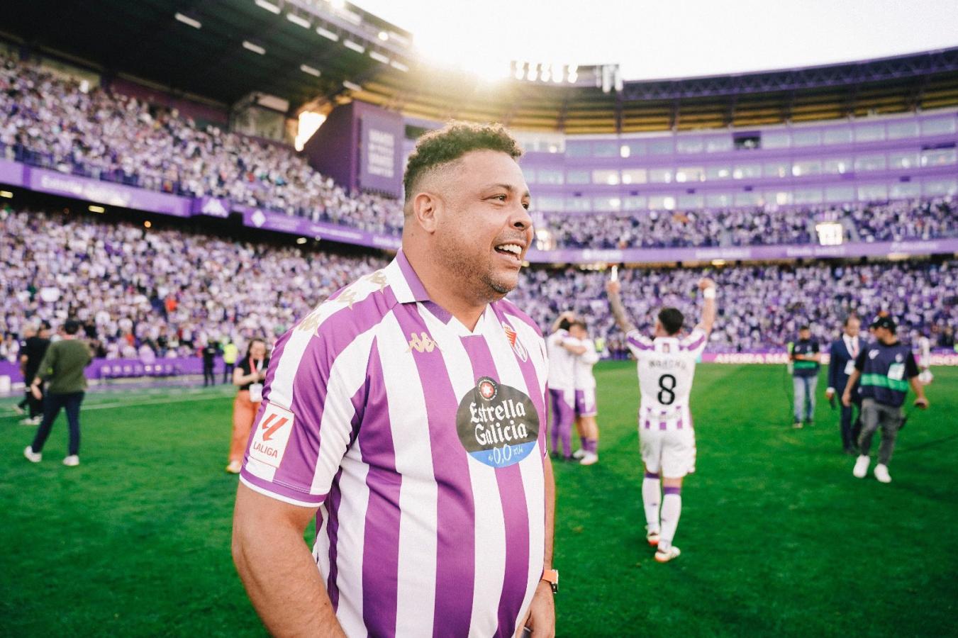 Imagen Ronaldo, durante los festejos de un ascenso con la camiseta de Valladolid.