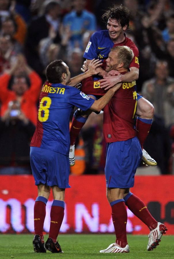 Imagen Lionel Messi y Eiður Gudjohnsen, compañeros en Barcelona.