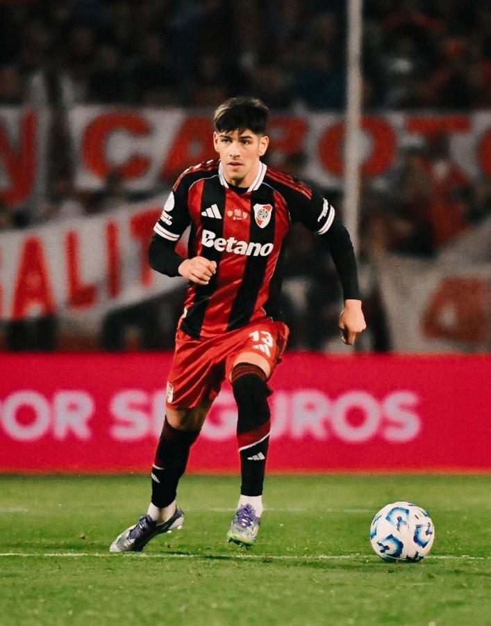 Imagen Si Lautaro Rivero es amonestado ante Gimnasia, se perderá el Superclásico.