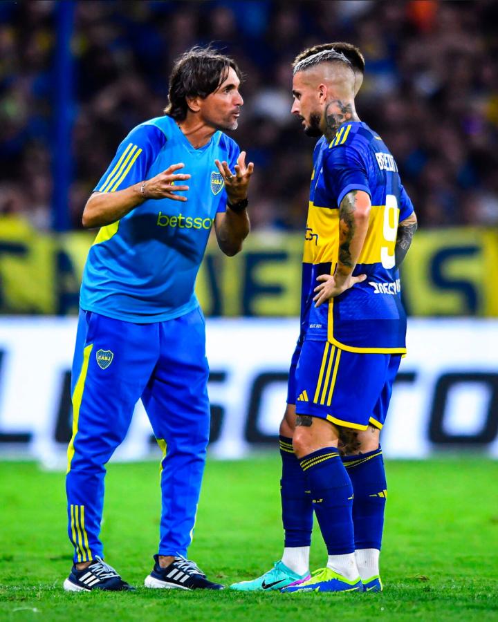 Imagen Benedetto recibe indicaciones de Diego Martínez, su último entrenador.
