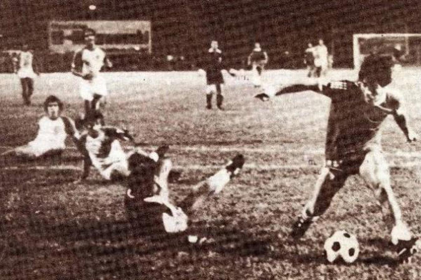 Imagen La mítica imagen del gol preferido de Diego Maradona.