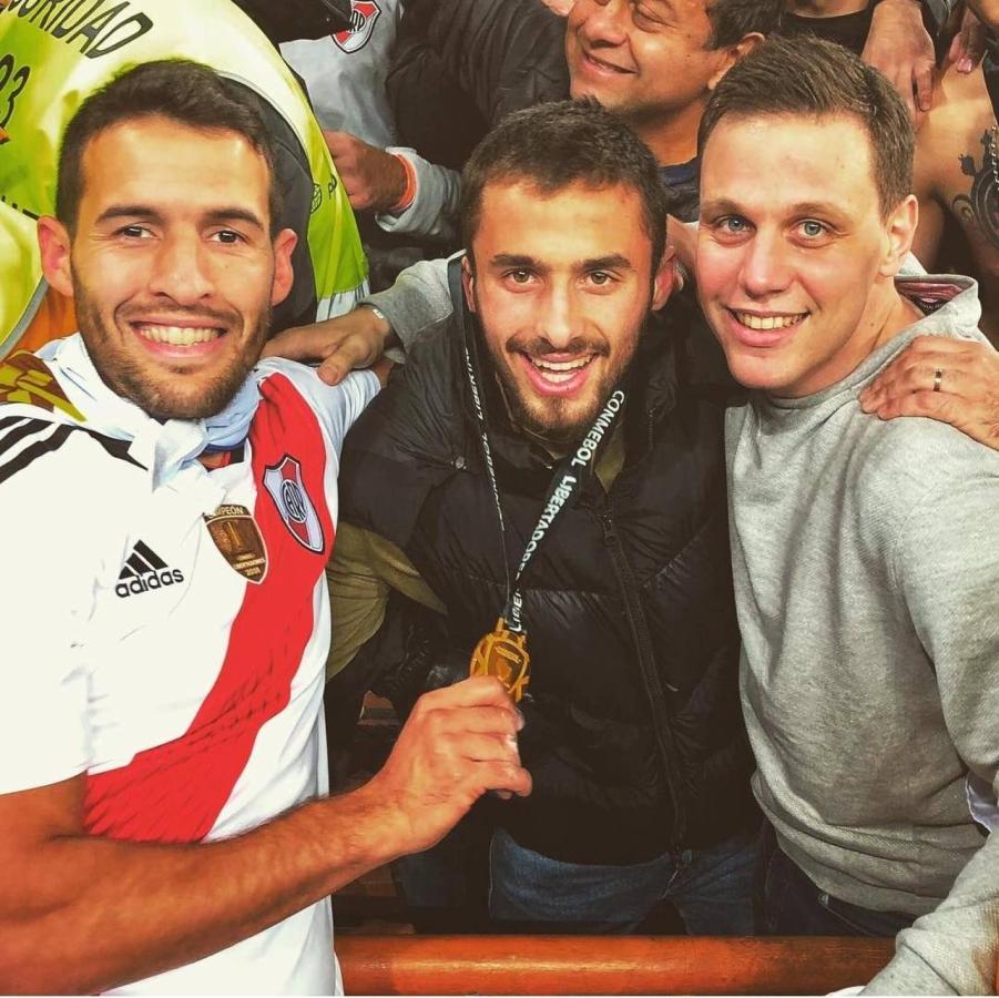 Imagen Saracchi festejó el título de River en Madrid ante Boca con Mayada. Él formó parte de esa Libertadores.
