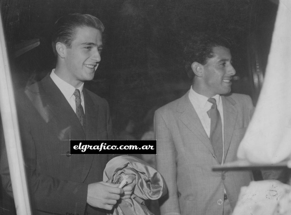 Imagen Los dos jugadores habían ascendido a Primera con Ferro tras ganar el campeonato de la B en 1958. En 1959 Ferro Carril Oeste fue la revelación del torneo compartiendo el tercer lugar con Independiente.
