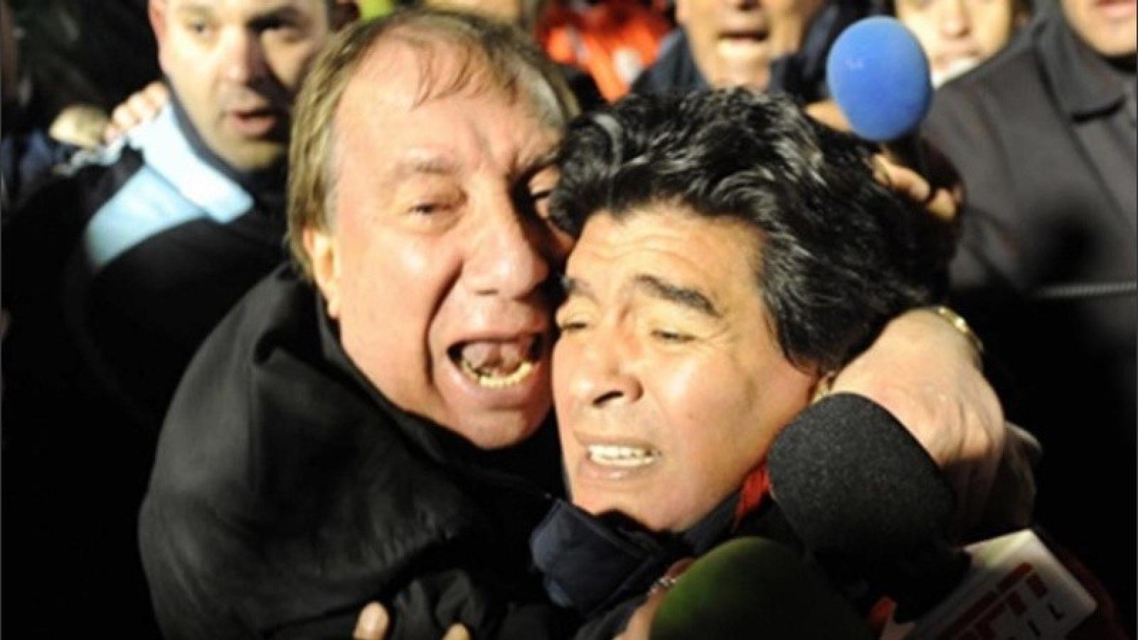 Imagen Maradona y Bilardo, de campeones en 1986 a este desahogo por lograr la clasificación al Mundial 2010
