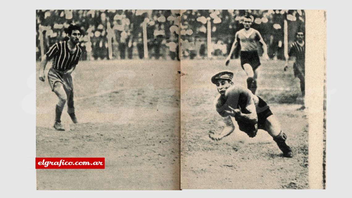 Imagen Segundo tanto de Chacarita, en cuya cancha se jugó el partido. Potro avanzó por el costado izquierdo y envió un centro que recogió Palomino, quien tiró al arco con éxito. Patrignani llegó a tocar la pelota; pero ésta, fuertemente impulsada llegó a la red (2-3).