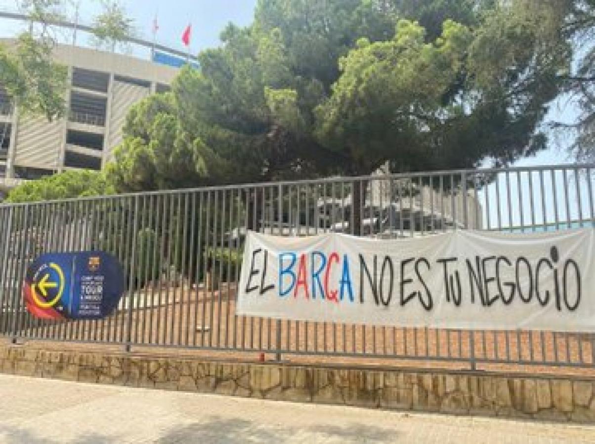 Imagen Las críticas de los hinchas de Barcelona al presidente Laporta