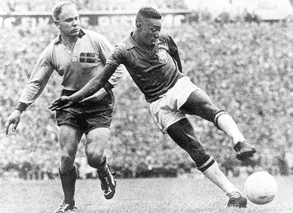 En Suecia, con apenas 17 años y brillando en la final del Mundial de 1958 ante los locales. Había viajado como suplente y terminó en lo más alto.