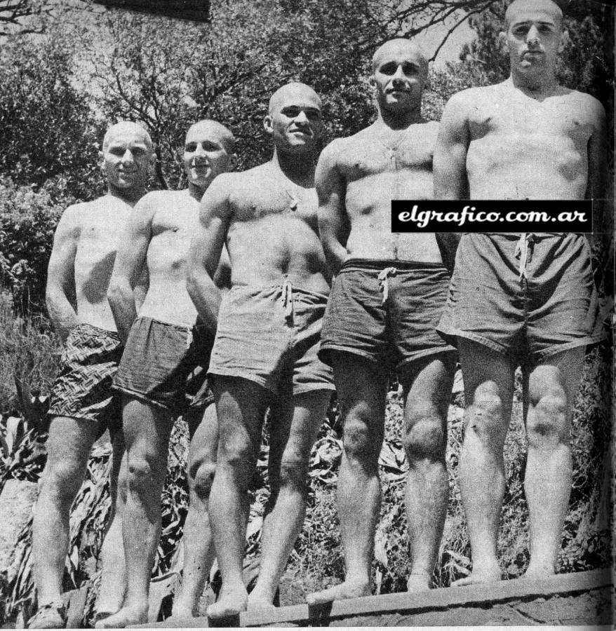 Cinco hombres con tijera a fondo: José Paflik, Miguel Mori, Tomás Rolan, el brasileño Beni Guagliardi y Vicente De la Mata.