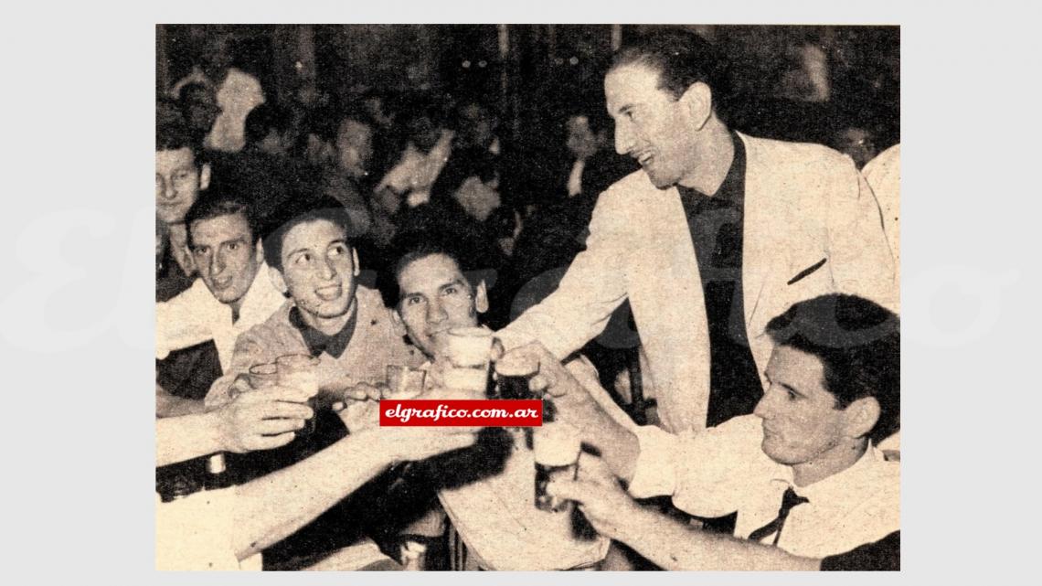 Imagen Faldutti (de píe) brinda con Senés, Rojas y Togneri.