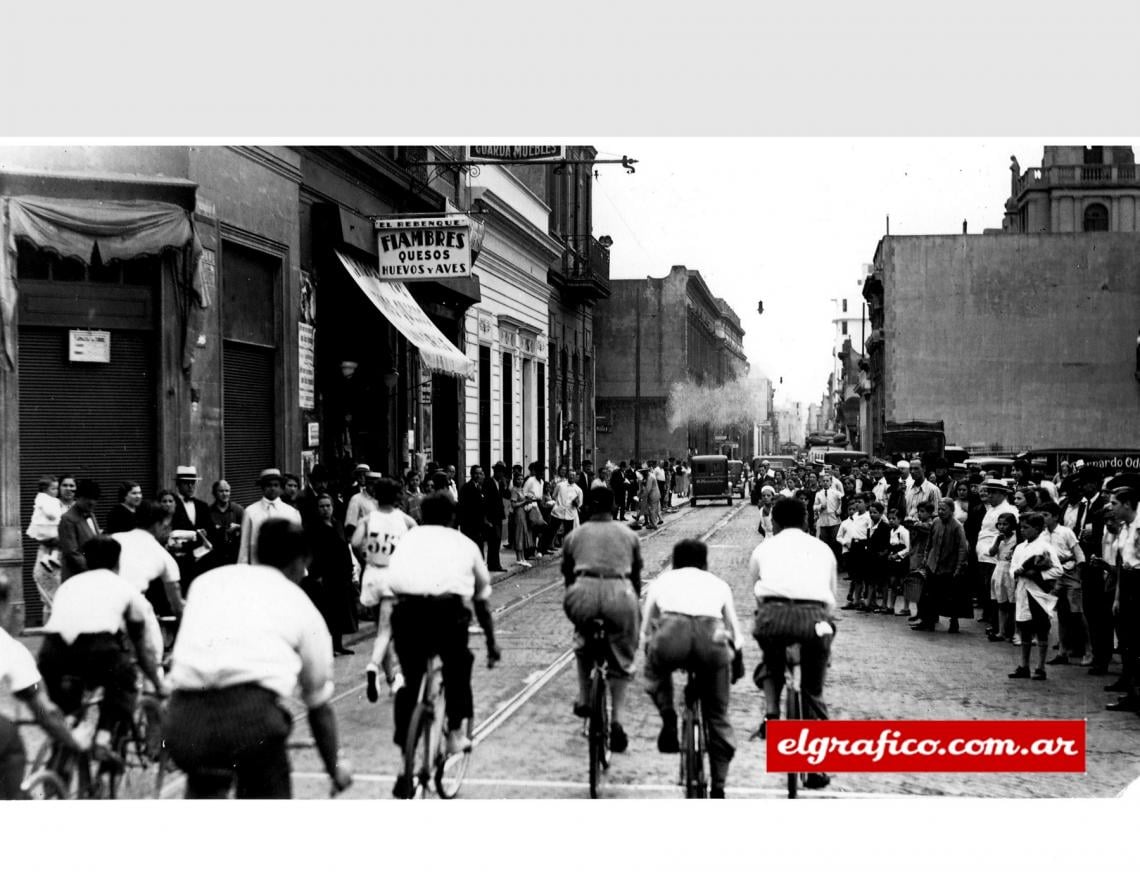 Imagen Foto tomada en Independencia y Bernardo de Irigoyen de la 1° edición de la Maratón de los Barrios.