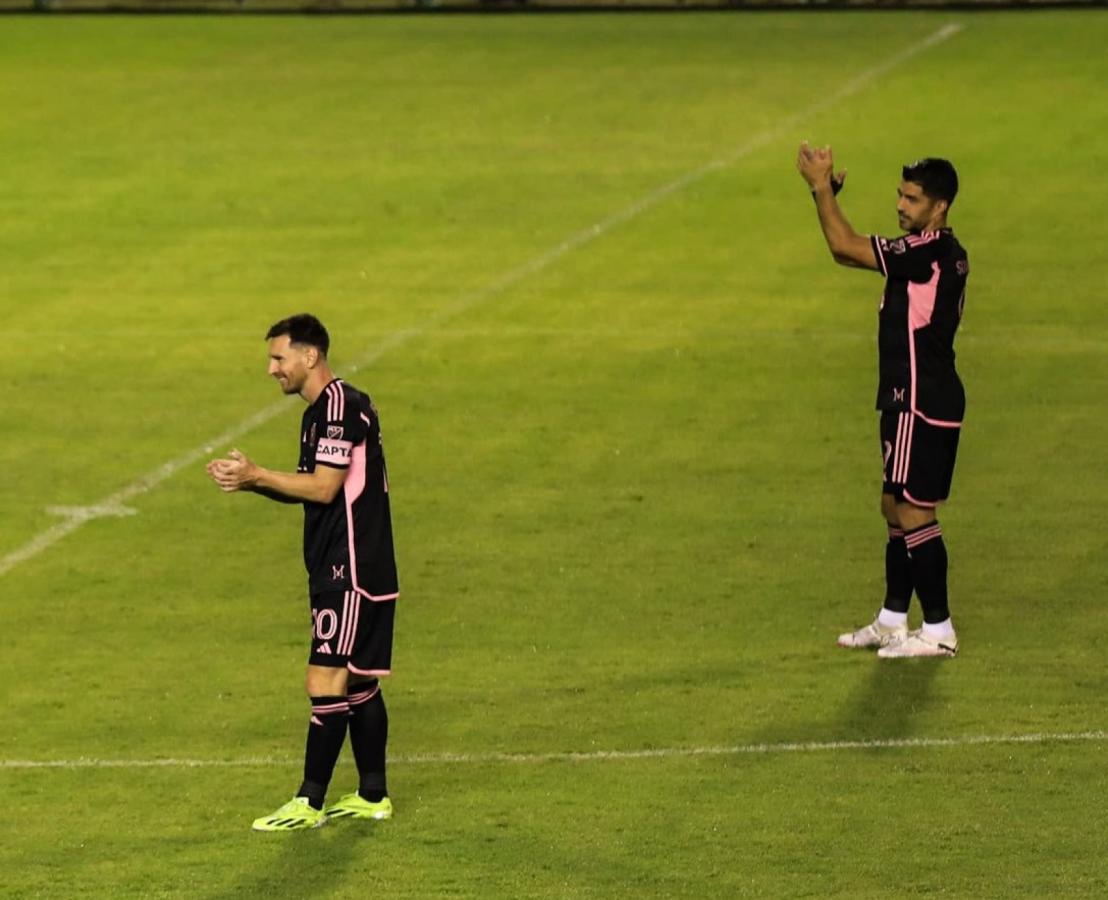 Imagen El reencuentro: Leo Messi y Luis Suárez