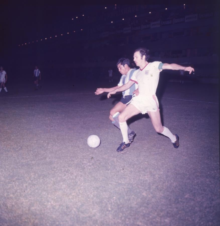 Imagen Beckenbauer, en la cancha de Racing, en diciembre de 1966.