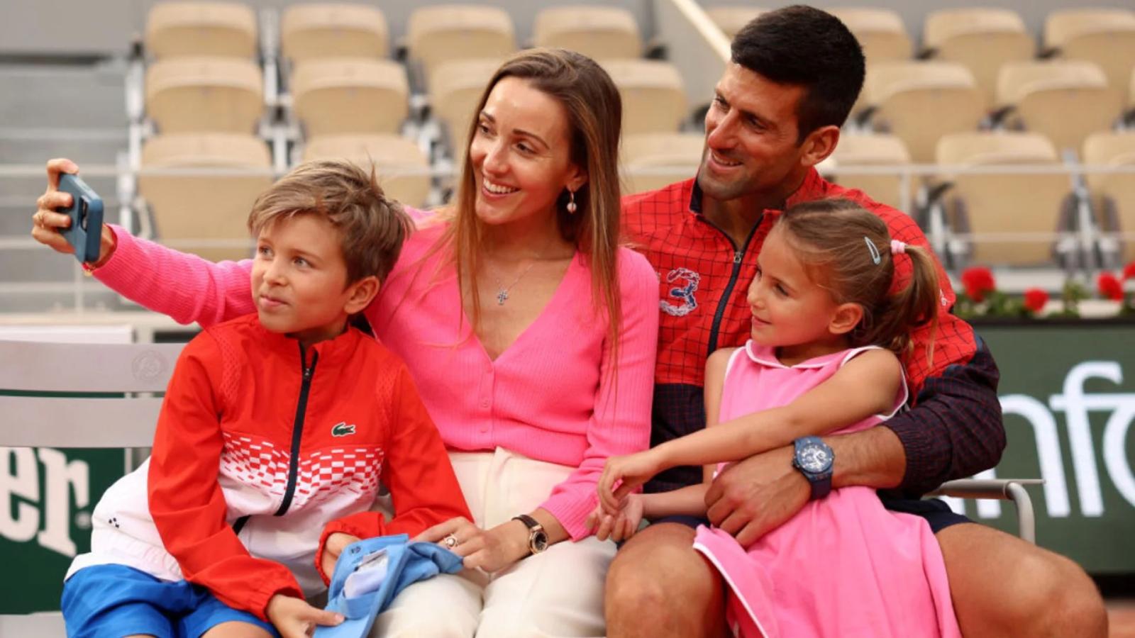 Imagen Djokovic, su mujer Jelena y sus hijos Stefan y Tara.