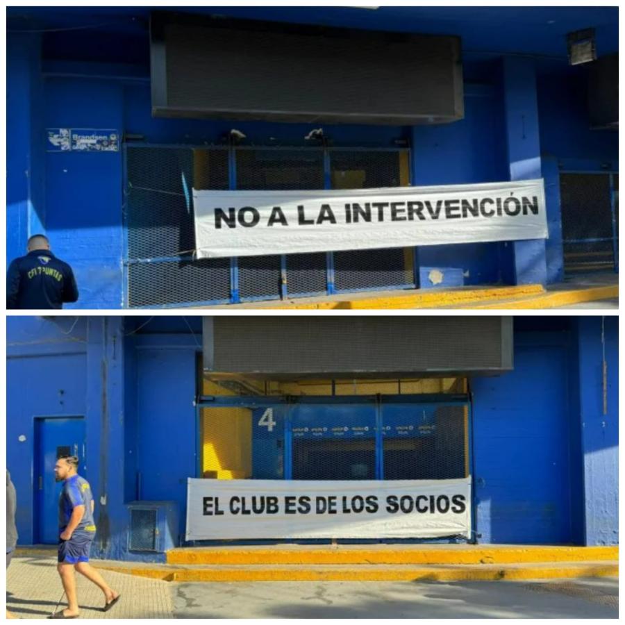 Imagen Los carteles que se vieron en la Bombonera en la mañana del lunes.