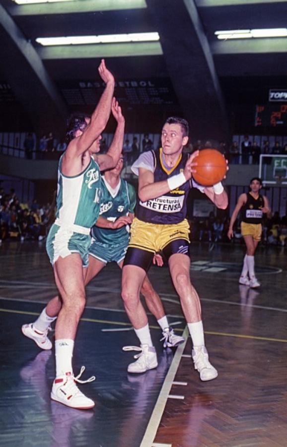Imagen Montenegro jugando en Olimpo de Bahía Blanca.