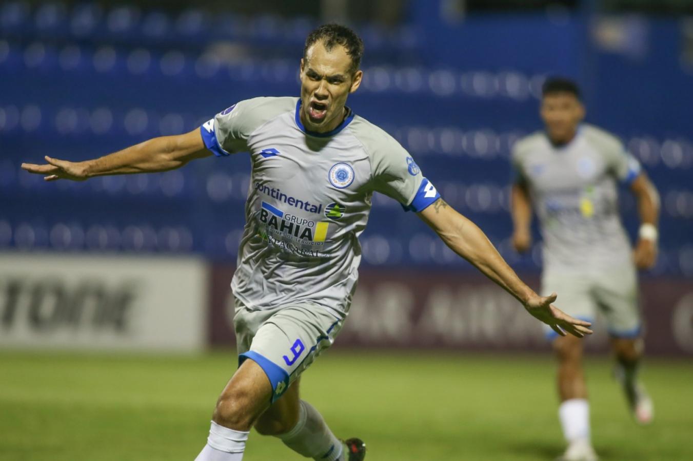 Imagen Pablo Velázquez amargó a Central. Conmebol