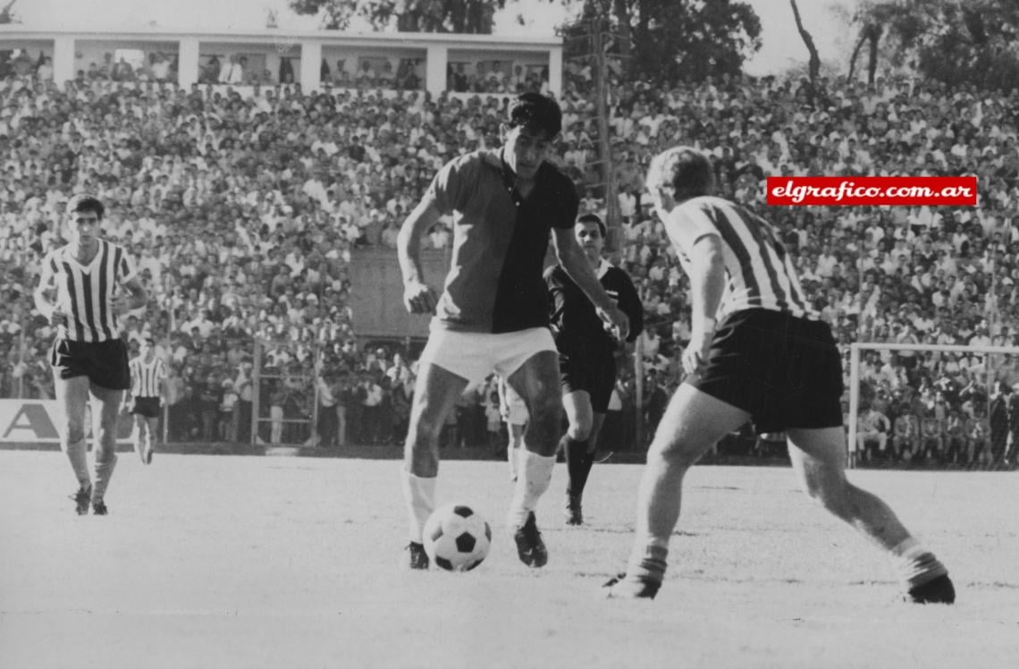 La transferencia a Newell´s con sabor a fracaso, ya casi postergado. Y le siguió peleando a la suerte. Ganando y perdiendo. Y siempre en silencio…