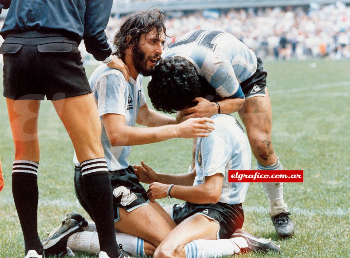 Imagen Rapidez. Fue uno de los primeros en llegar a saludar a Burruchaga, en el gol contra Alemania (1986).