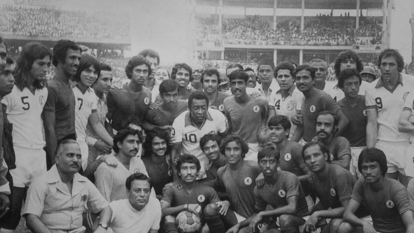 Imagen Pelé disputó con Cosmos un amistoso ante Mohun Bagan en 1977.
