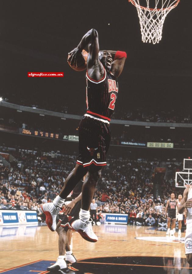 Imagen Michael Jordan en las alturas. La NBA sacó provecho de su espectacularidad.