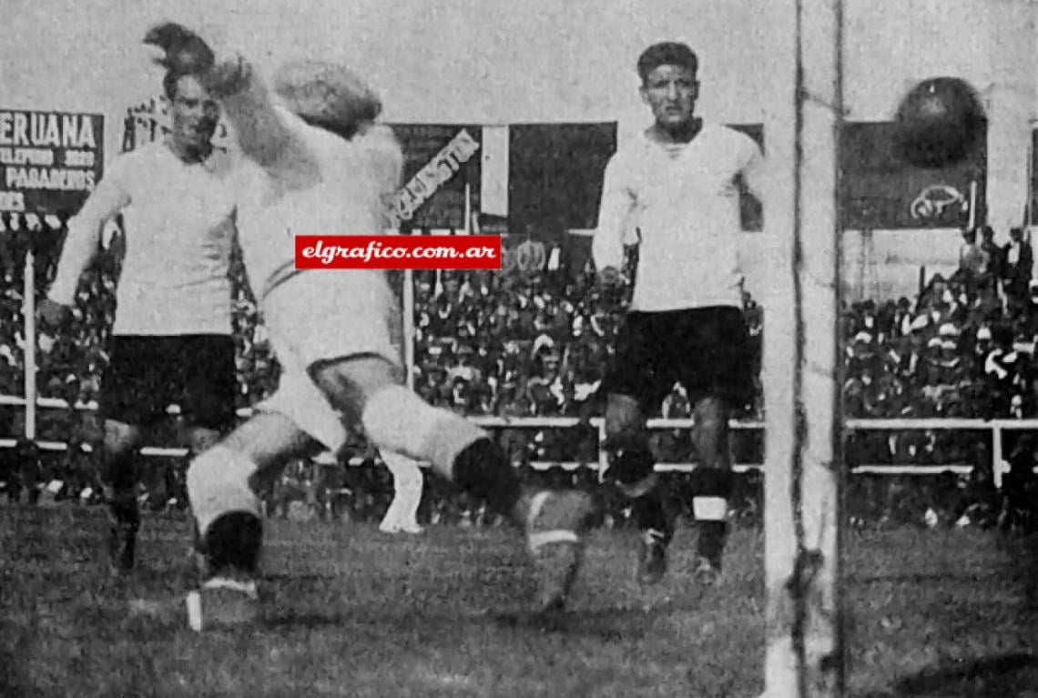 Imagen El segundo gol argentino frente a Bolivia es convertido por Carricaberry.