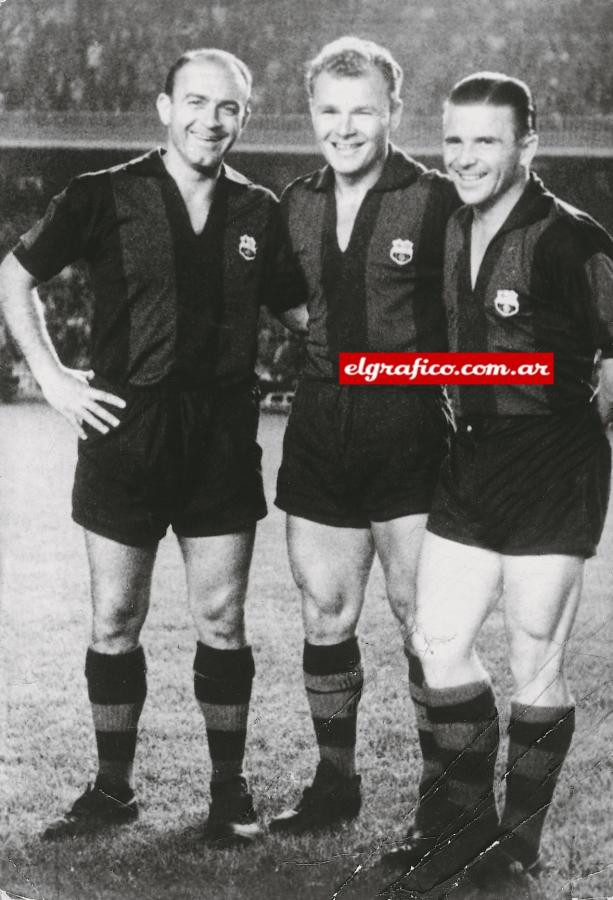 Imagen Una curiosidad: con la del Barcelona, junto a Kubala (era su partido homenaje) y Puskas. 