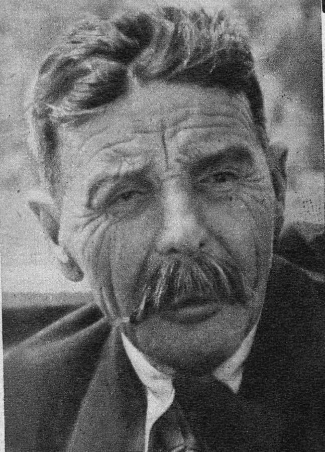 Imagen Cuarenta años después de su inolvidable triunfo, Luis inició en Atenas la antorcha que, llevada en posta, encendió en Berlín el fuego olímpico en el magno certamen de 1936. Este retrato le fue tomado en vísperas de la última olimpíada.