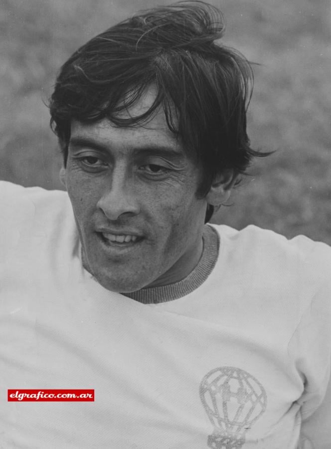 EN Huracán jugó entre 1970 y 1975, siendo campeón en 1973 de la mano e Menotti.
