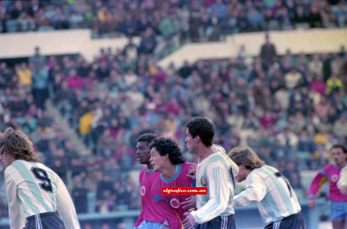 Imagen GOL SIMEONE A COLOMBIA 4