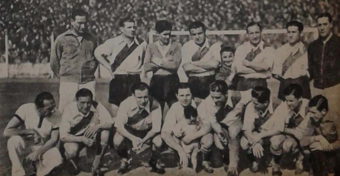 Imagen Parados: Hirschi, Vasini, López, Cuello, Minella y Wergifker. Agachados: Malasio, Vaschetto, Bernabé Ferreyra, yo, Pedernera y Deambrosi. La delantera era una invasión de criaturas junto al astro legendario, "La Fiera".