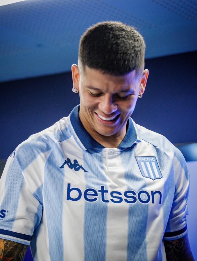 Imagen Marcos Rojo firmó la rescisión con Boca y ya debutó en Racing.