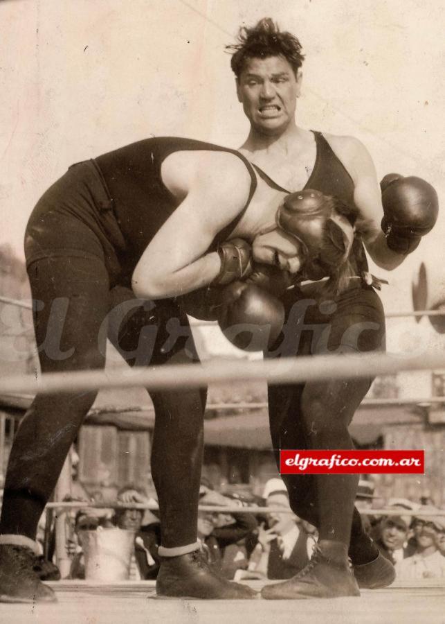 Imagen El campeón arrollador. El ¨matador de Manassa¨, que llegó a la cumbre. El arquetipo que se prendió al gran recuerdo. Aquí está Dempsey de la historia grande, aquel de Firpo.